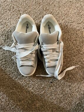 No Boundaries Gray and White Low-Top Sneakers